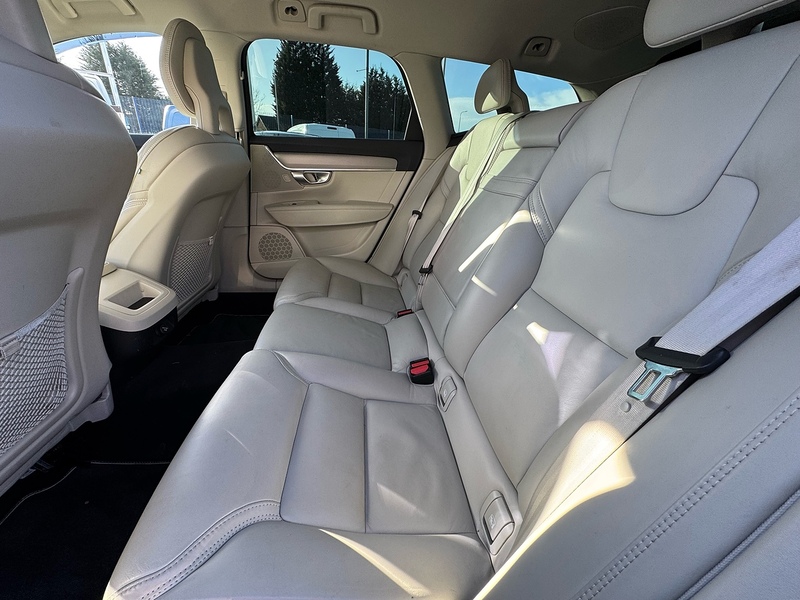 Volvo V90 D4 Inscription - U2703