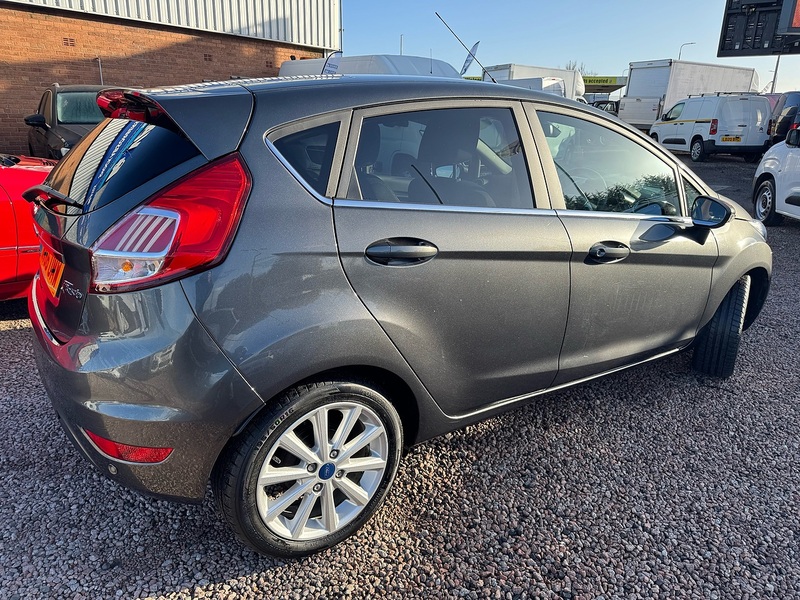 Ford Fiesta T EcoBoost Titanium - U2708