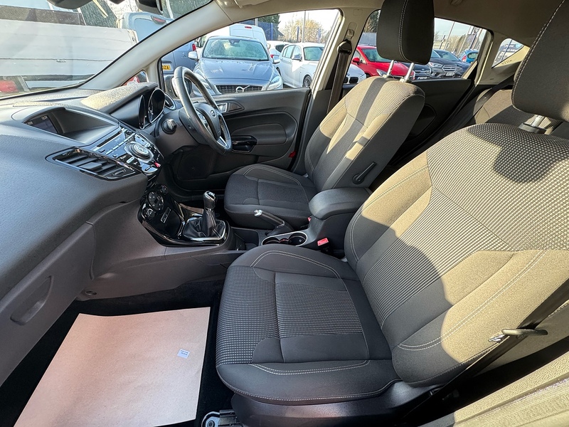 Ford Fiesta T EcoBoost Titanium - U2708