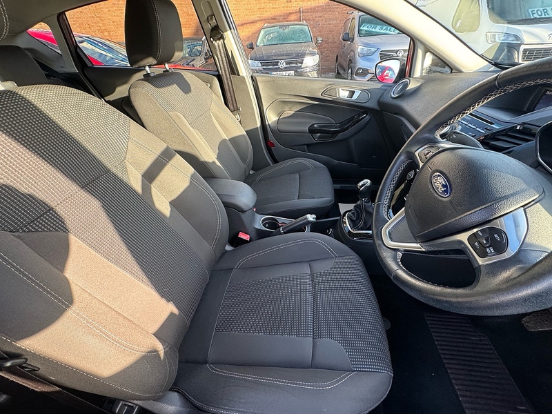 Ford Fiesta T EcoBoost Titanium - U2708