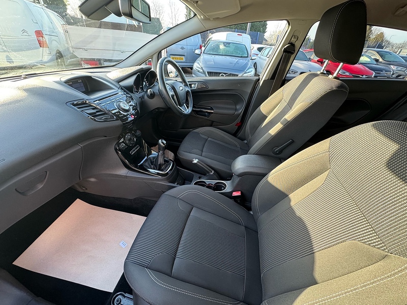Ford Fiesta T EcoBoost Titanium - U2708