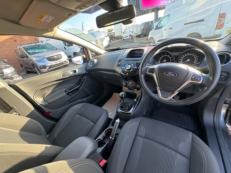 Ford Fiesta T EcoBoost Titanium - U2708