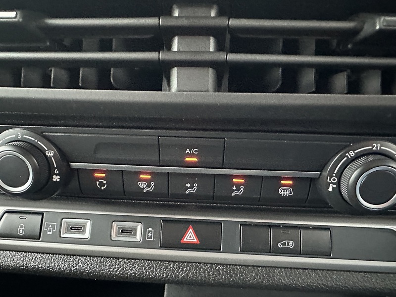 Vauxhall Vivaro Turbo D Prime - U2710