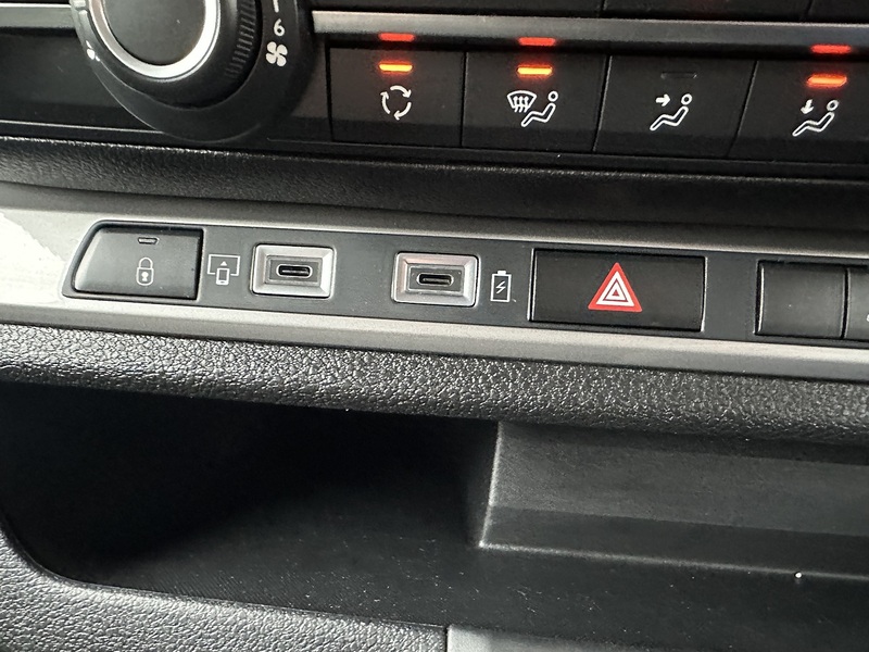 Vauxhall Vivaro Turbo D Prime - U2710