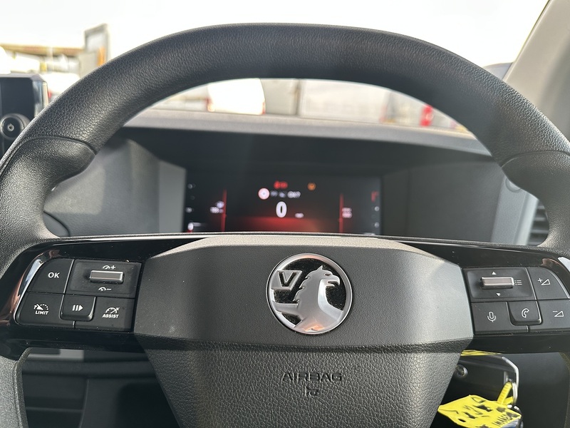 Vauxhall Vivaro Turbo D Prime - U2711