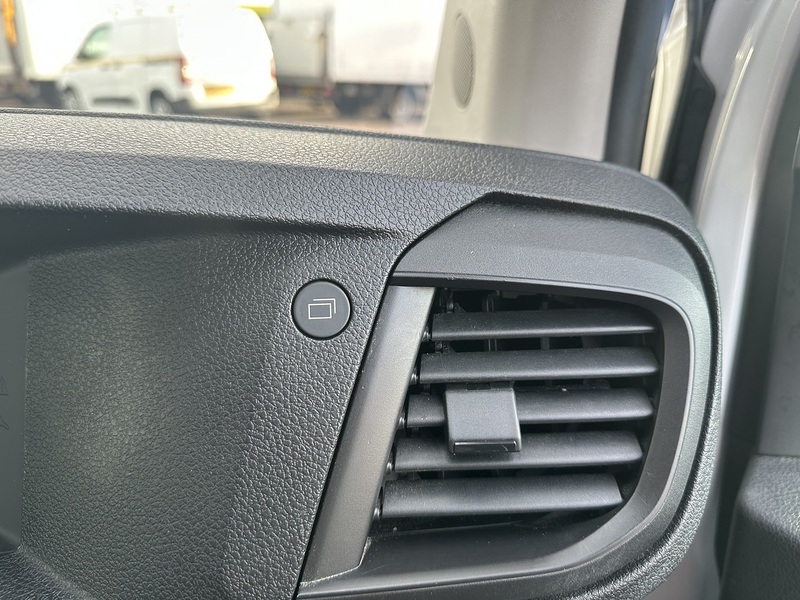 Vauxhall Vivaro Turbo D Prime - U2711