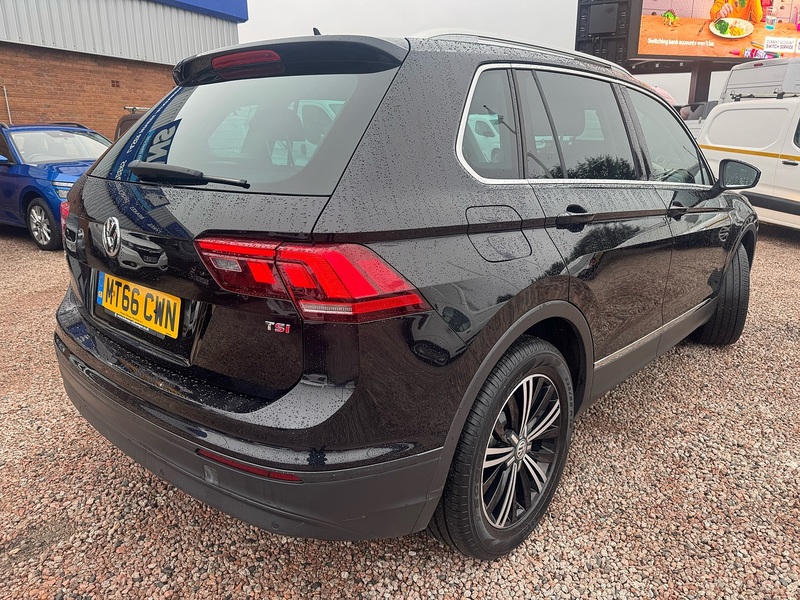 Volkswagen Tiguan TSI BlueMotion Tech SE Navigation - U2715