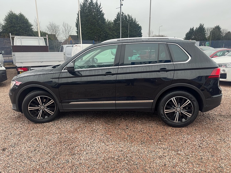 Volkswagen Tiguan TSI BlueMotion Tech SE Navigation - U2715
