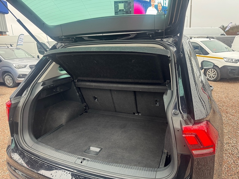 Volkswagen Tiguan TSI BlueMotion Tech SE Navigation - U2715