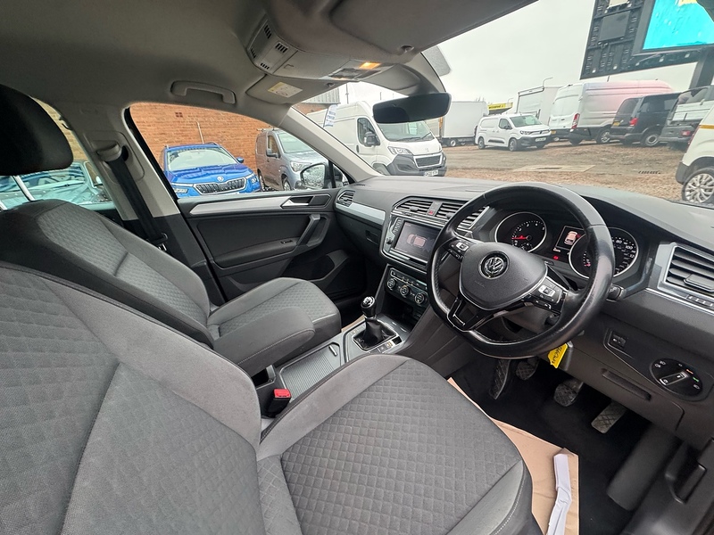 Volkswagen Tiguan TSI BlueMotion Tech SE Navigation - U2715