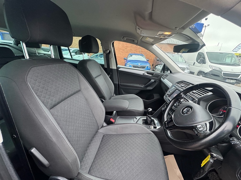 Volkswagen Tiguan TSI BlueMotion Tech SE Navigation - U2715