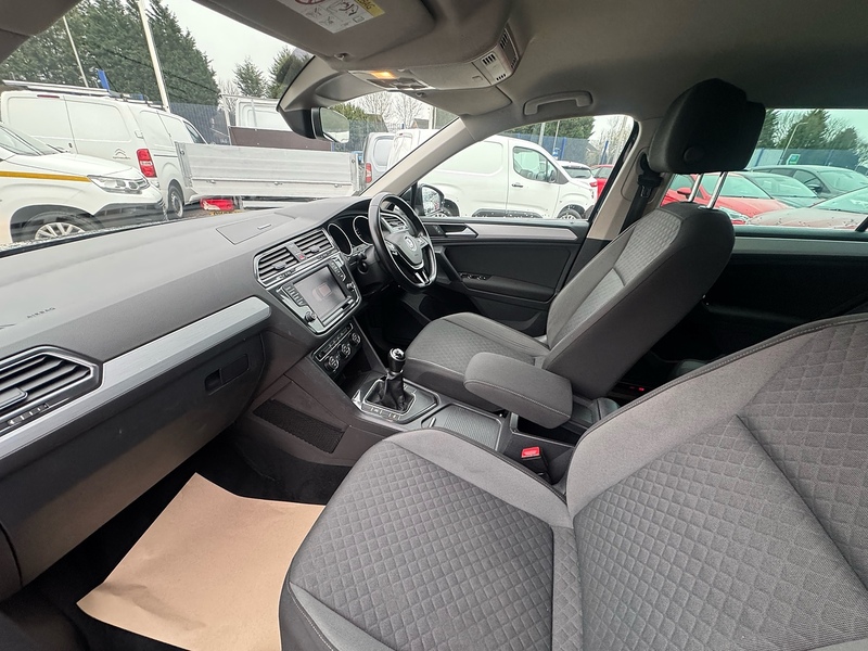 Volkswagen Tiguan TSI BlueMotion Tech SE Navigation - U2715