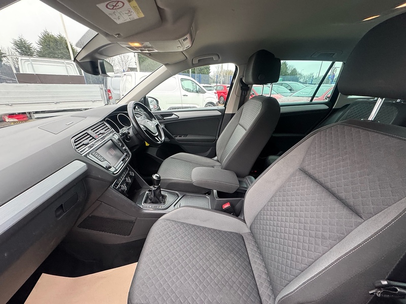 Volkswagen Tiguan TSI BlueMotion Tech SE Navigation - U2715