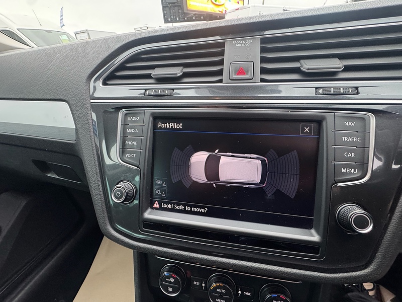 Volkswagen Tiguan TSI BlueMotion Tech SE Navigation - U2715