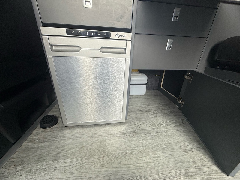 Volkswagen Transporter TDI T28 Highline - U2728