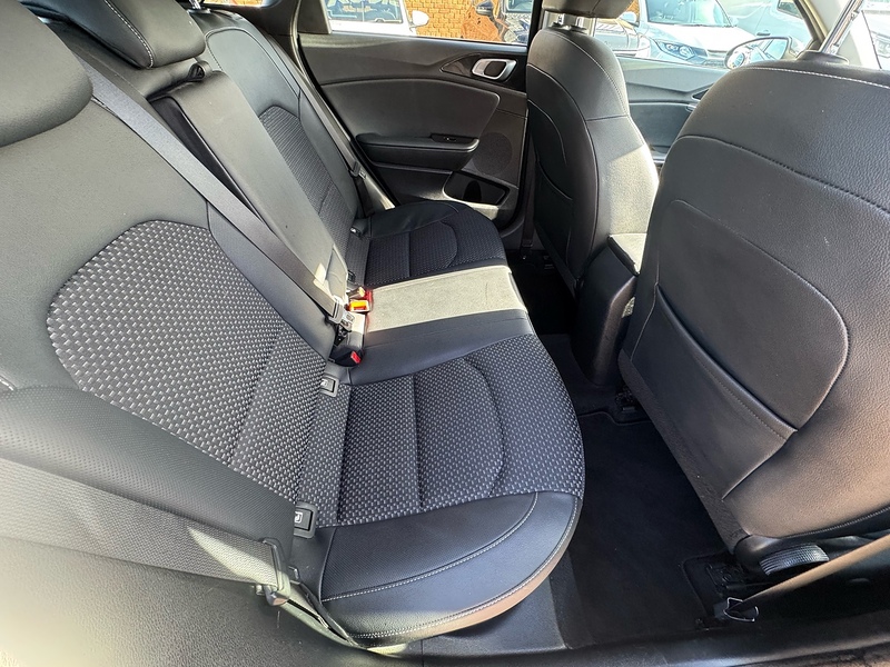 Kia Ceed CRDi 3 - U2768