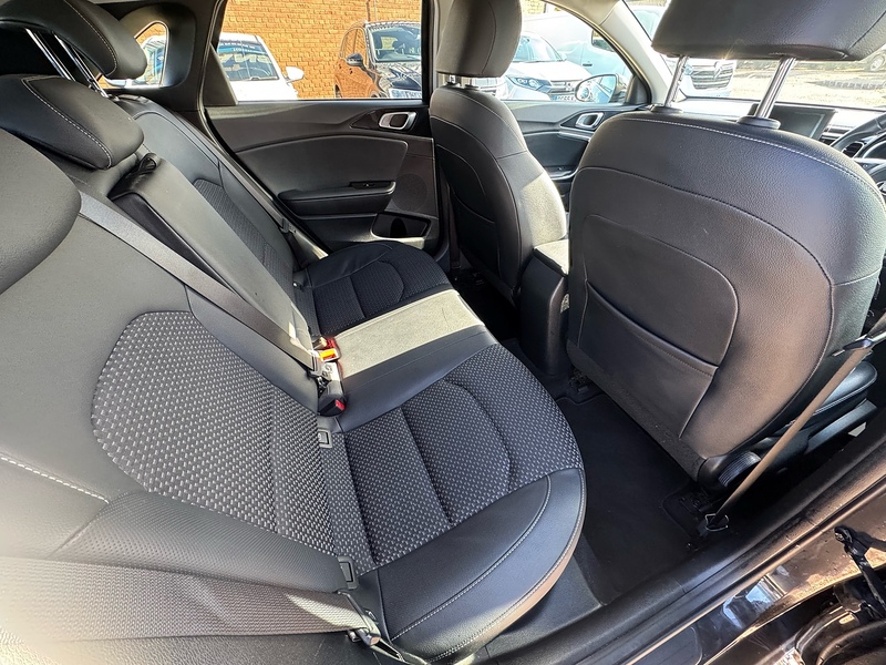 Kia Ceed CRDi 3 - U2768