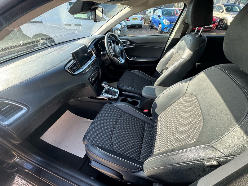 Kia Ceed CRDi 3 - U2768