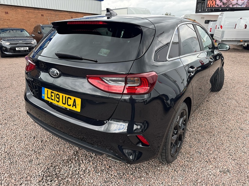 Kia Ceed CRDi 3 - U2768