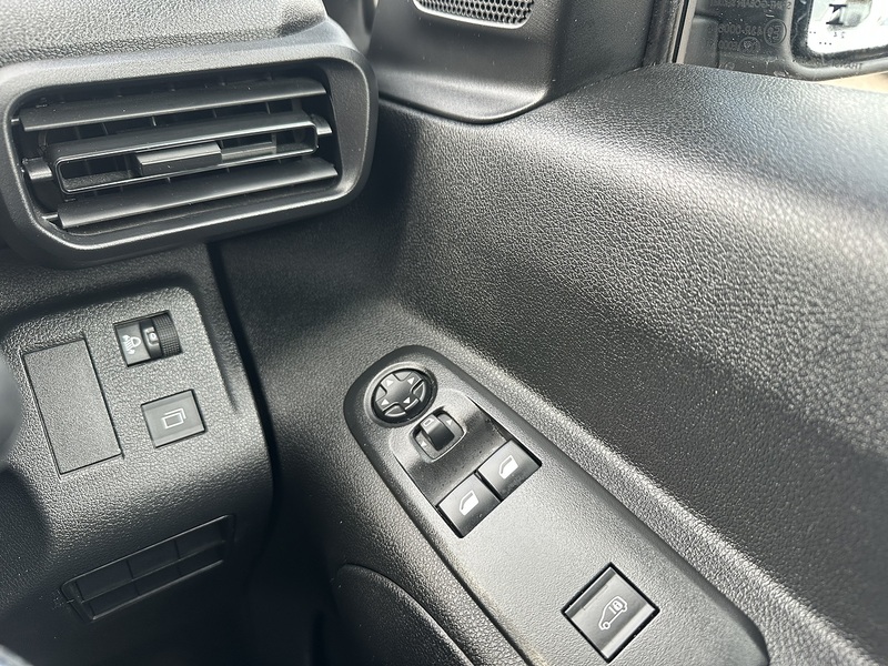 Peugeot Partner BlueHDi 1000 Professional - U2789