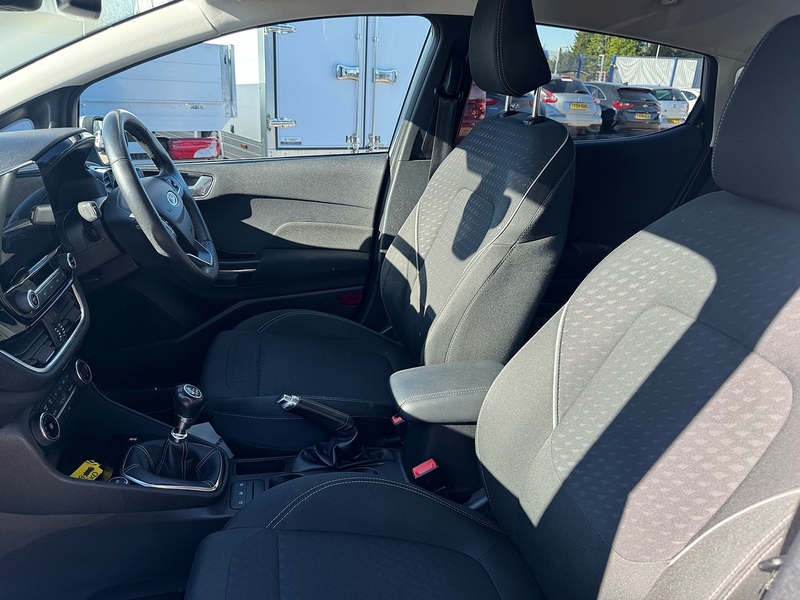 Ford Fiesta T EcoBoost Titanium - U2798