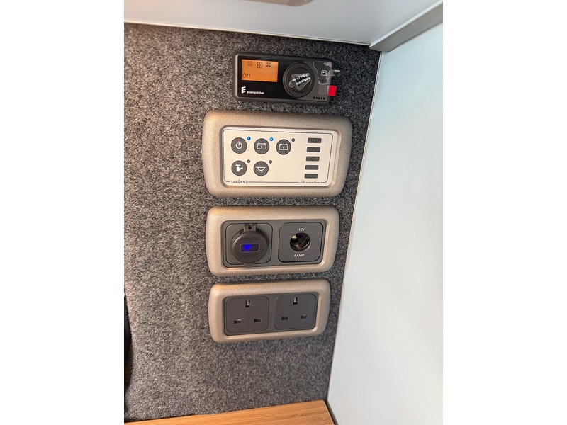 Volkswagen Transporter TDI T28 Camper - U2812