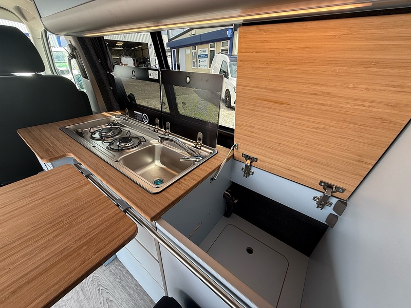 Volkswagen Transporter TDI T28 Camper - U2812