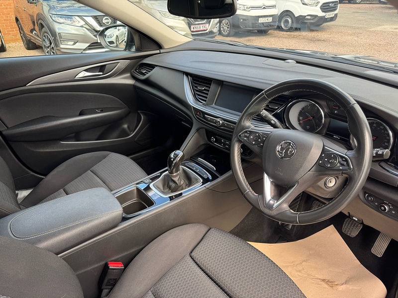 Vauxhall Insignia Turbo D SE Nav - U2816