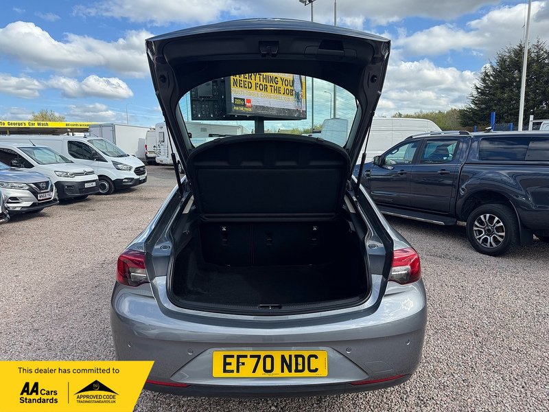 Vauxhall Insignia Turbo D SE Nav - U2816