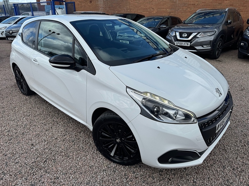 Peugeot 208 PureTech Black Edition - U2843