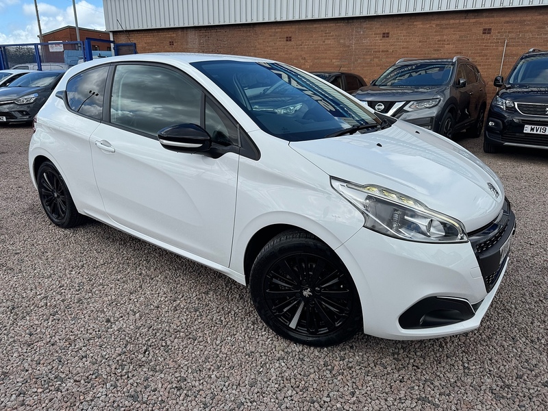 Peugeot 208 PureTech Black Edition - U2843