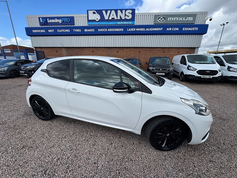 Peugeot 208 PureTech Black Edition - U2843