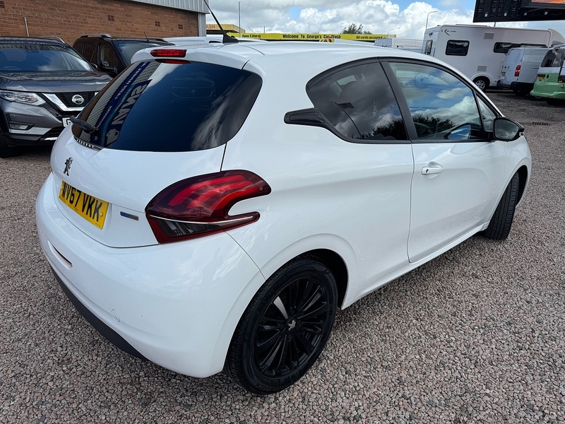 Peugeot 208 PureTech Black Edition - U2843