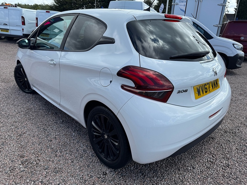 Peugeot 208 PureTech Black Edition - U2843