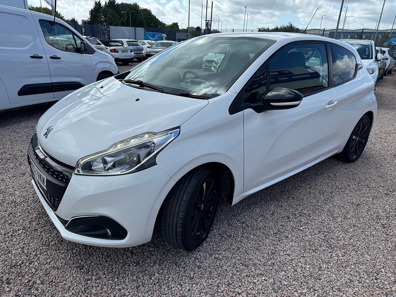 Peugeot 208 PureTech Black Edition - U2843