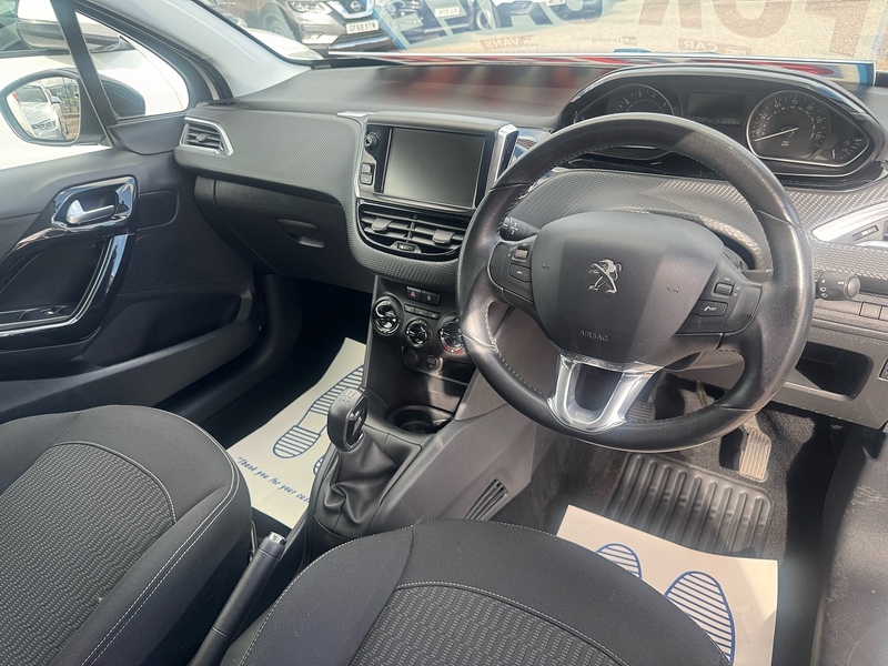 Peugeot 208 PureTech Black Edition - U2843