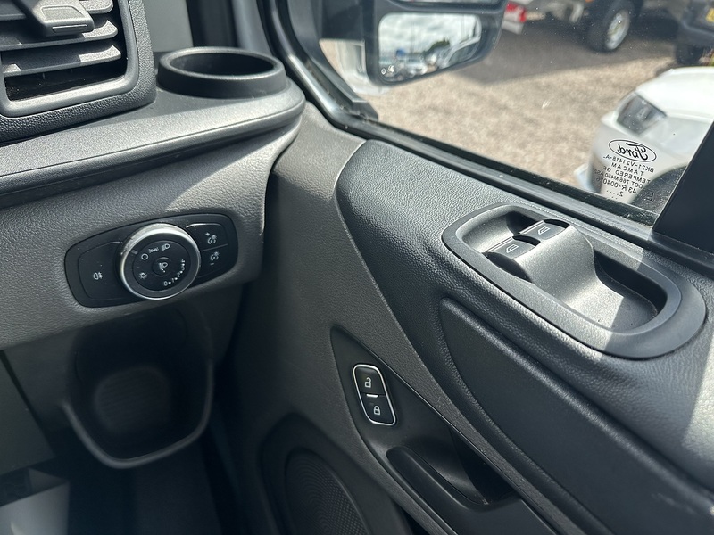 Ford Transit Custom 300 EcoBlue Leader - U2855