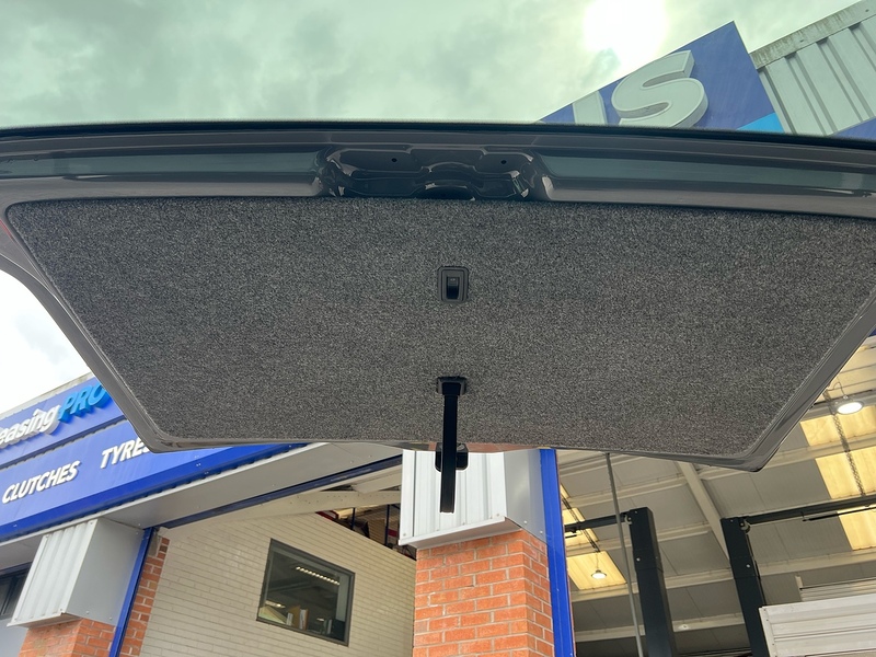 Volkswagen Transporter BiTDI T32 Highline - U2939