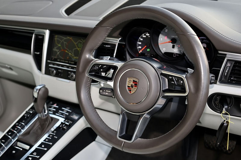 Porsche Macan S 1 Owner + Full Porsche Provenance + Pano Roof + PASM Image 21