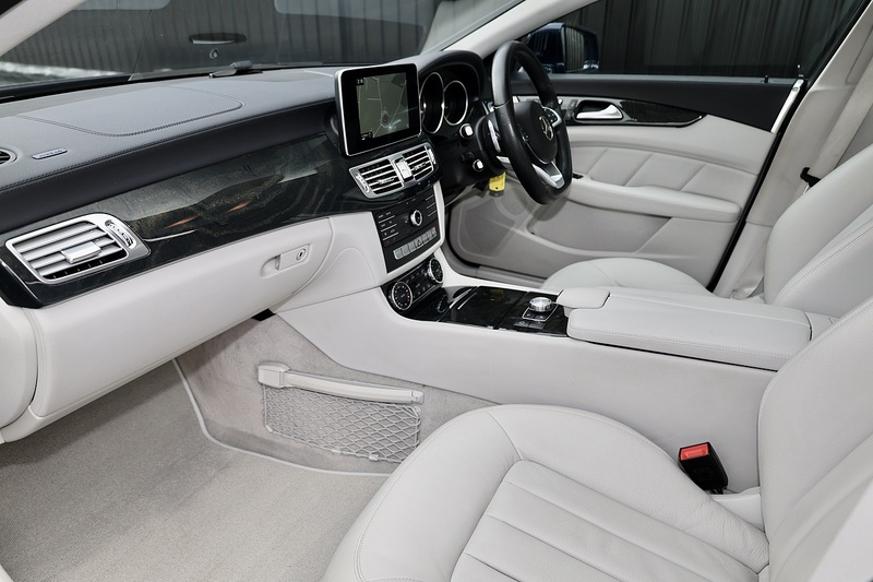 Mercedes-Benz CLS 220 CDI AMG Line Premium 1 Former Keeper + FSH + Sunroof + R.Camera Image 2