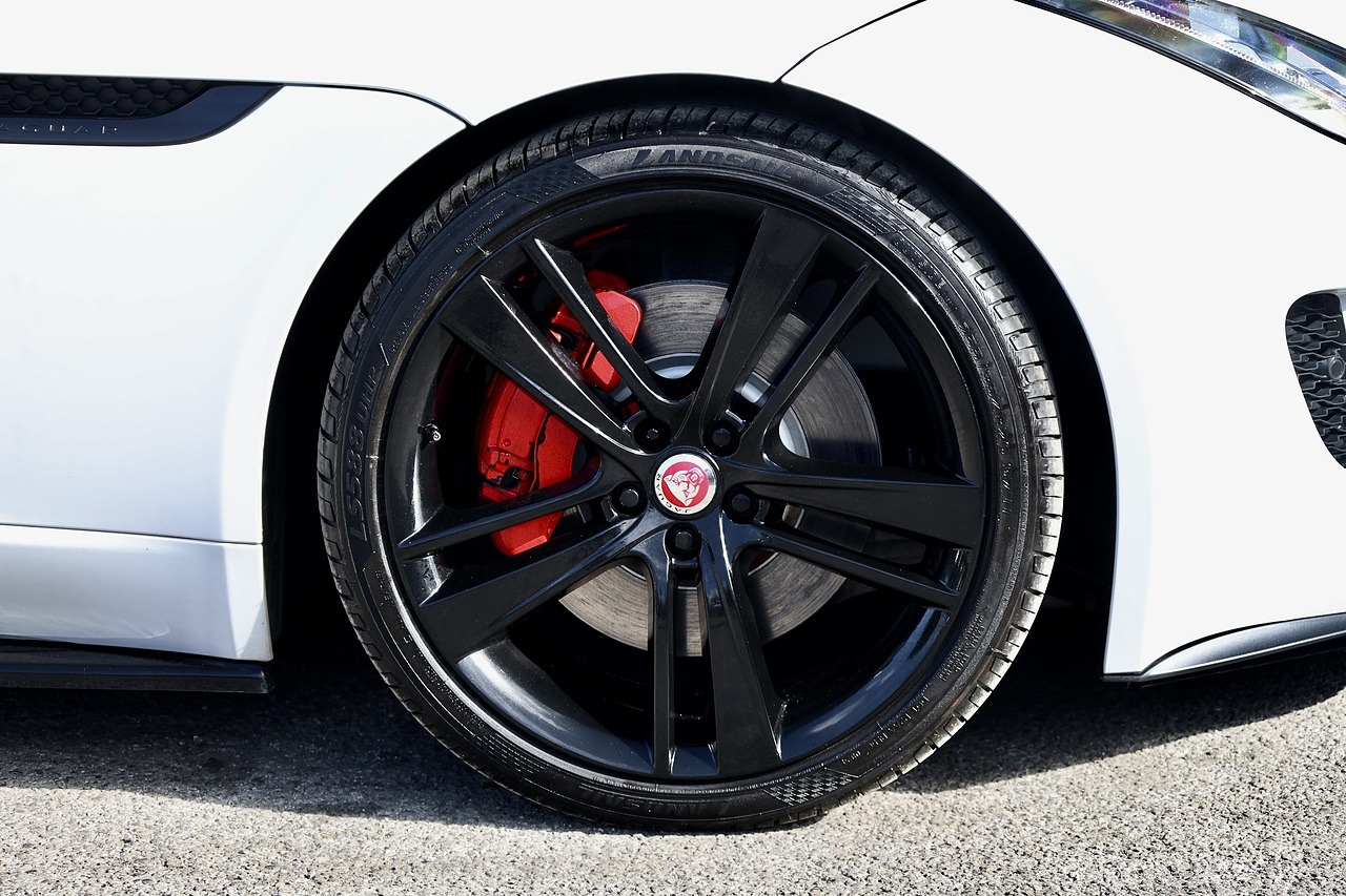 Jaguar F-Type Coupe Full Service History + Panoramic Roof - Large 37