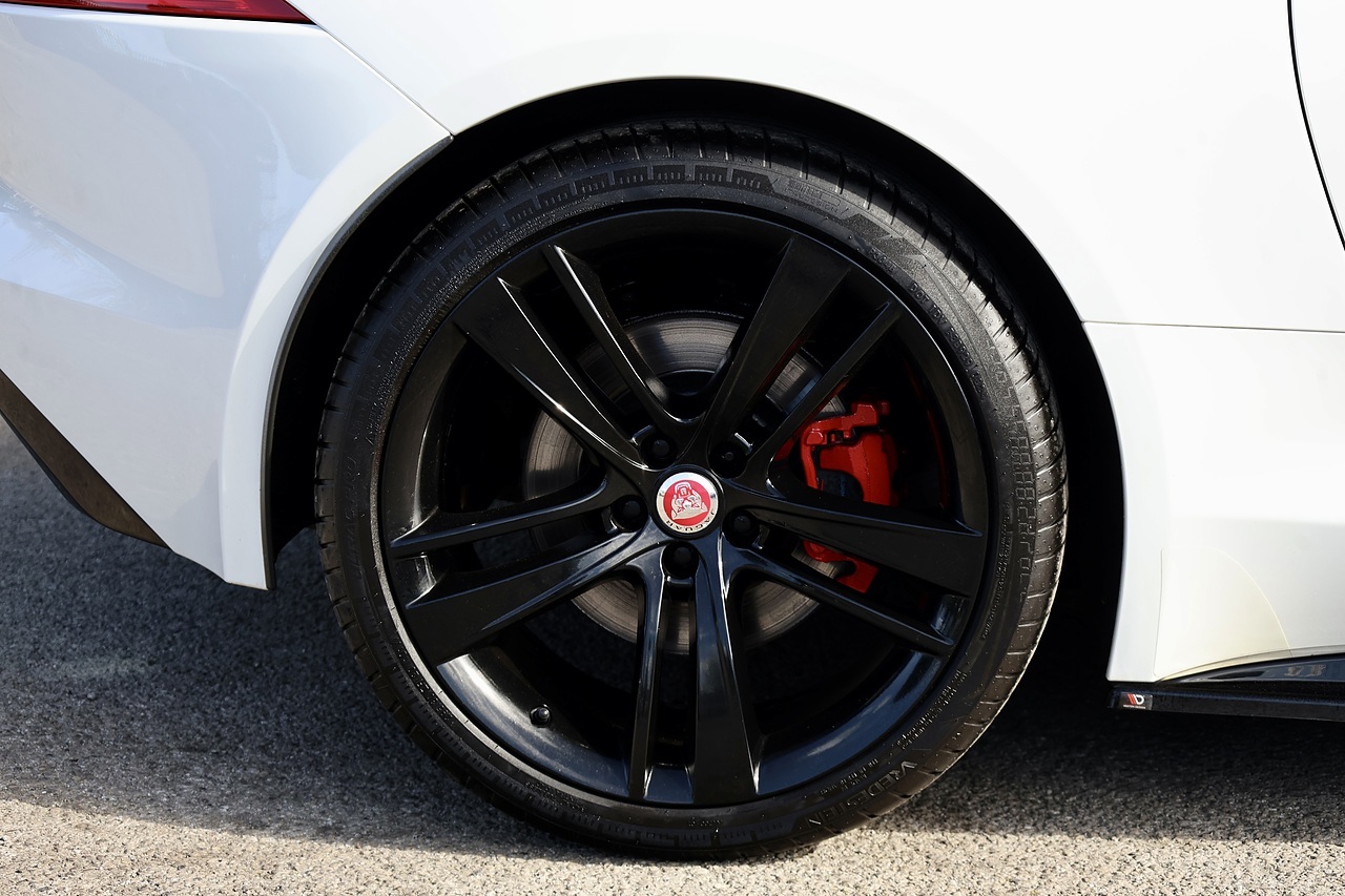 Jaguar F-Type Coupe Full Service History + Panoramic Roof - Large 38