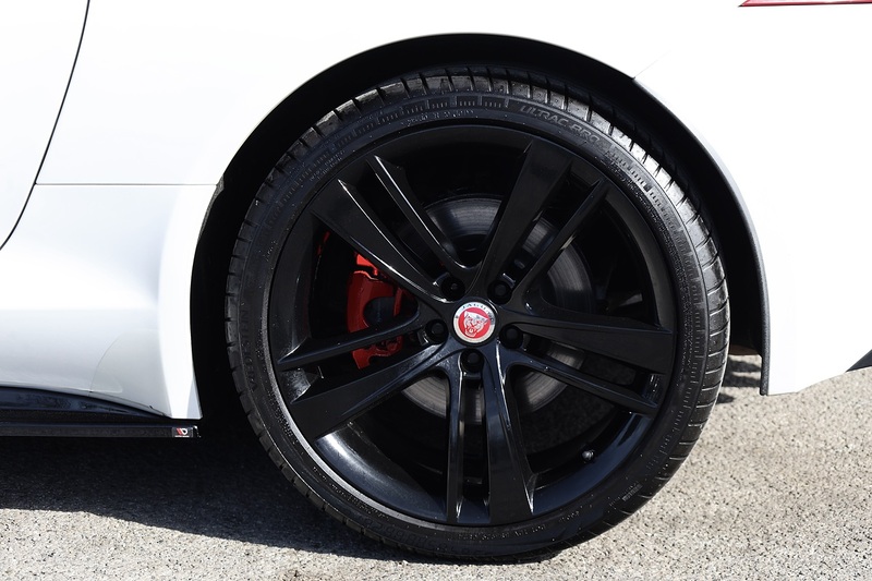 Jaguar F-Type Coupe Full Service History + Panoramic Roof Image 39