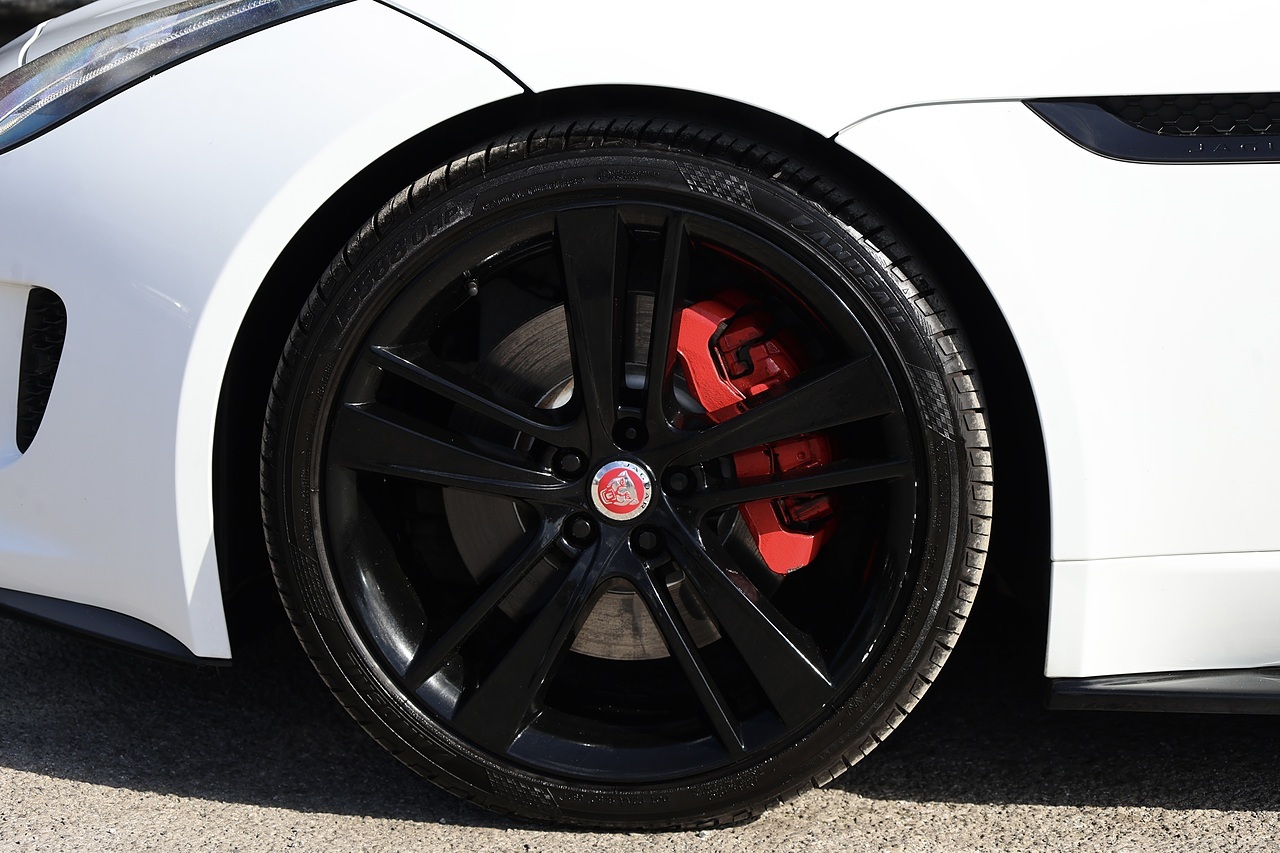 Jaguar F-Type Coupe Full Service History + Panoramic Roof - Large 40