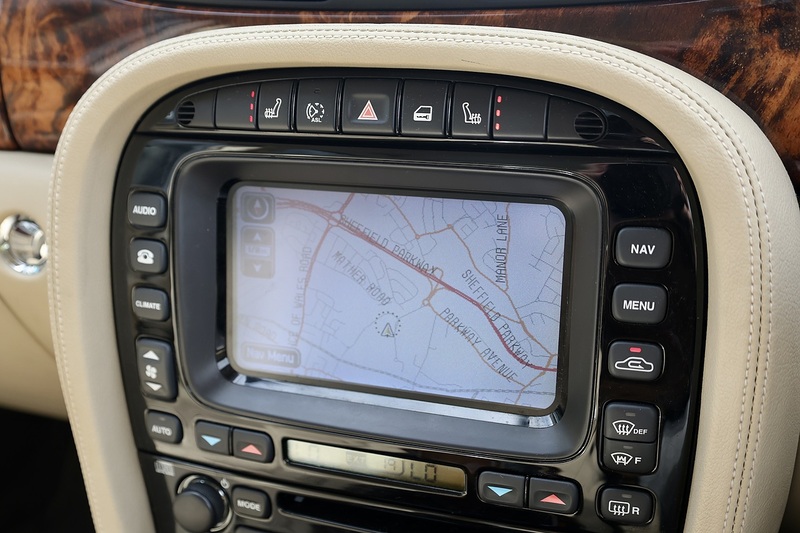 Jaguar XJ Sovereign Previously Supplied by Ourselves + 13 Services + Beautiful Condition Image 8