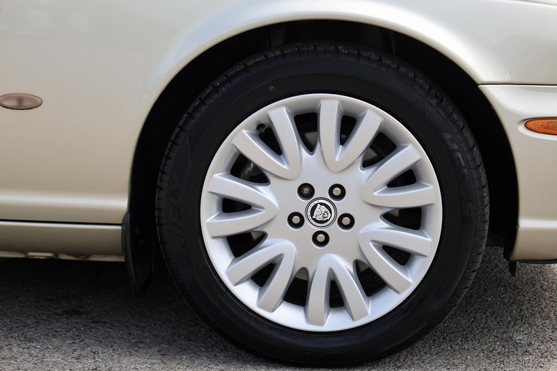 Jaguar XJ Sovereign Previously Supplied by Ourselves + 13 Services + Beautiful Condition Image 37