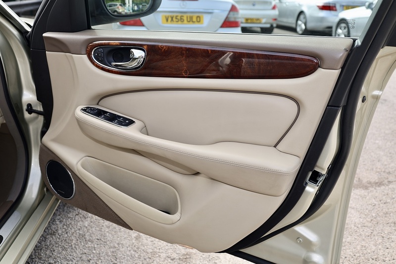 Jaguar XJ Sovereign Previously Supplied by Ourselves + 13 Services + Beautiful Condition Image 31