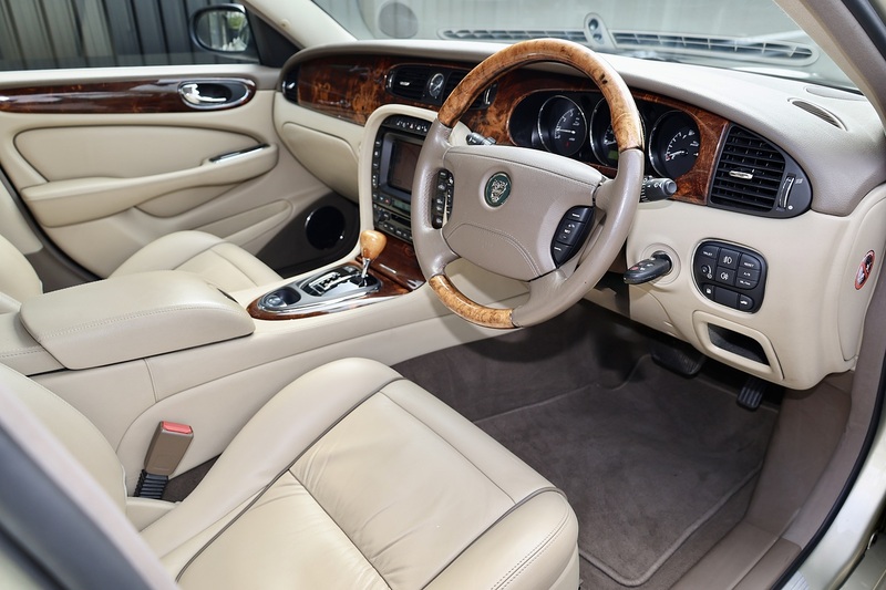 Jaguar XJ Sovereign Previously Supplied by Ourselves + 13 Services + Beautiful Condition Image 9