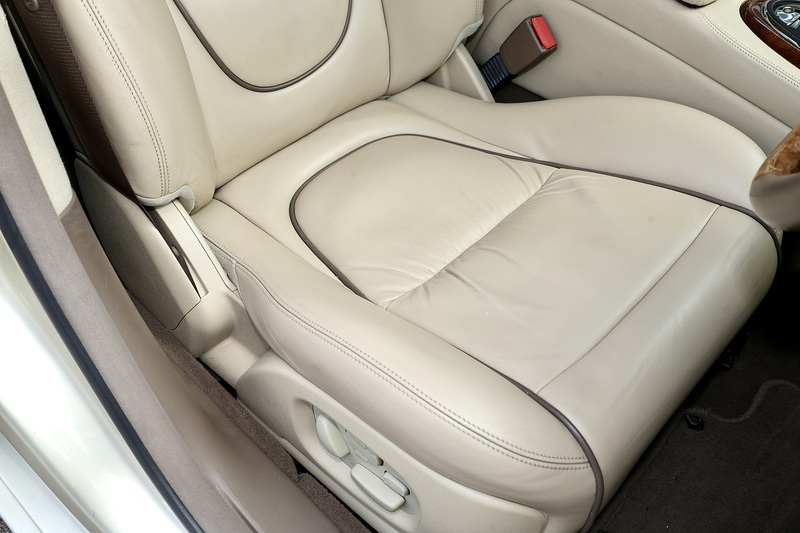 Jaguar XJ Sovereign Previously Supplied by Ourselves + 13 Services + Beautiful Condition Image 17