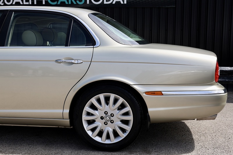 Jaguar XJ Sovereign Previously Supplied by Ourselves + 13 Services + Beautiful Condition Image 35